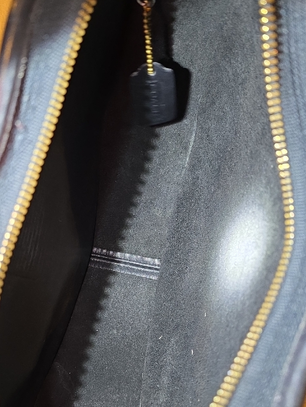 Vintage Coach Black Leather Shoulder Bag with Gold Hardware - Picture 5 of 6